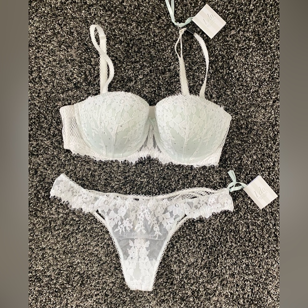 Victoria's Secret Light Mint Lace Balconette Bra & Lace Thong Set